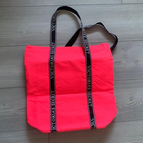 Victoria’s Secret - Zippered Insulated Cooler - Picture 4 of 7